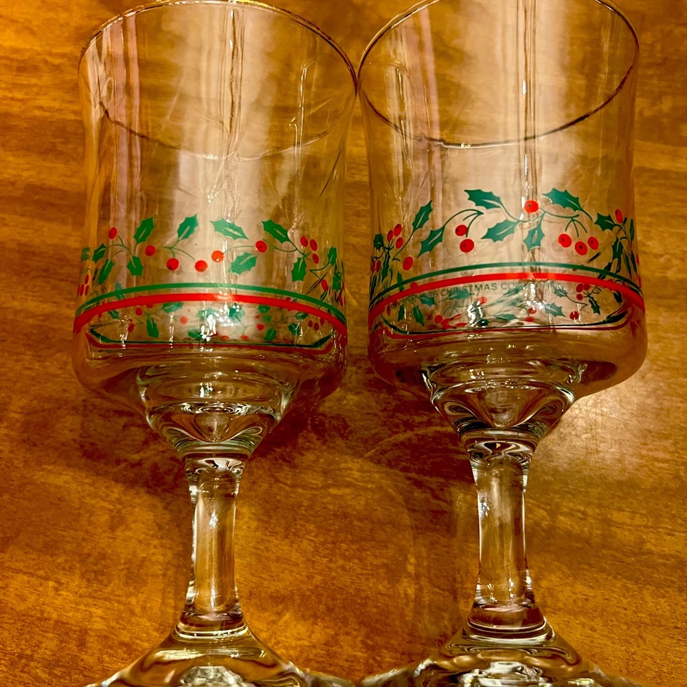 SET OF 8! Vintage Arby’s Christmas Glasses!